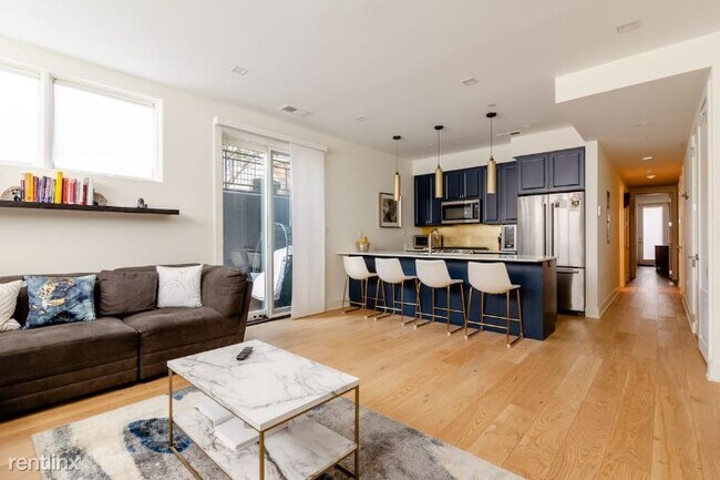 Building Photo - 2 br, 2 bath Condo - 1018 Douglas Street NE