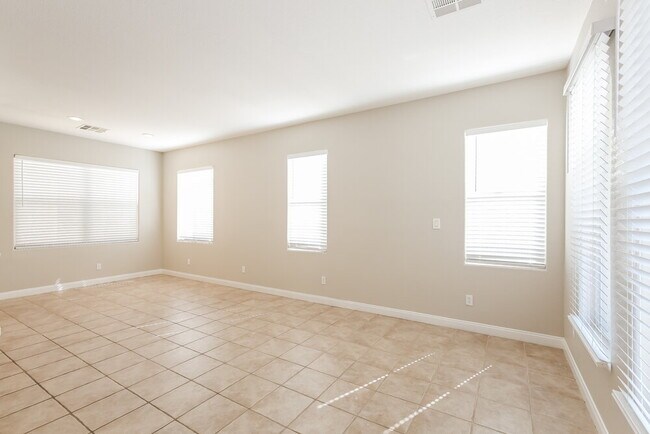 Building Photo - 8573 Primula Ct