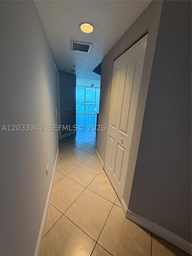 Foto del edificio - 480 NE 30th St