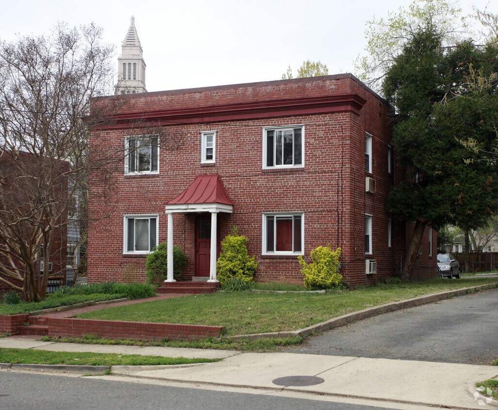 Primary Photo - 10 Sunset Dr