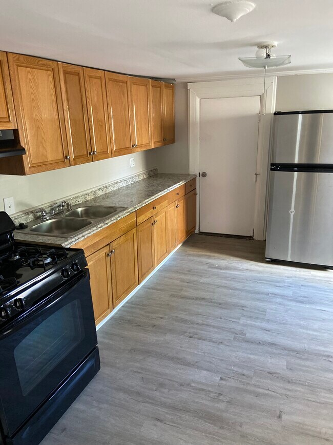 Kitchen - 875 W Lombard St