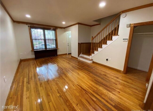 Building Photo - 2 br, 1 bath Townhome - 167 Virginia Ave