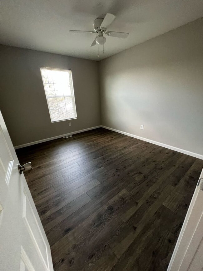Building Photo - Newer Single Family Home