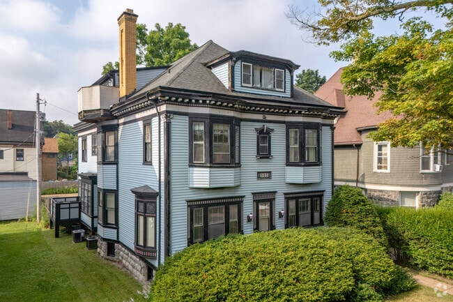 Building Photo - 585 W Ferry St