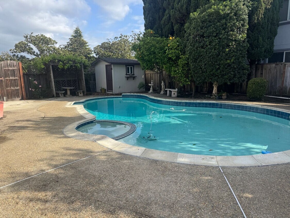 Foto del edificio - Modern Comfort Meets Prime Location in Fremont 3 bed. 2.5 bath, 16 month lease, Pool, near Warwic...