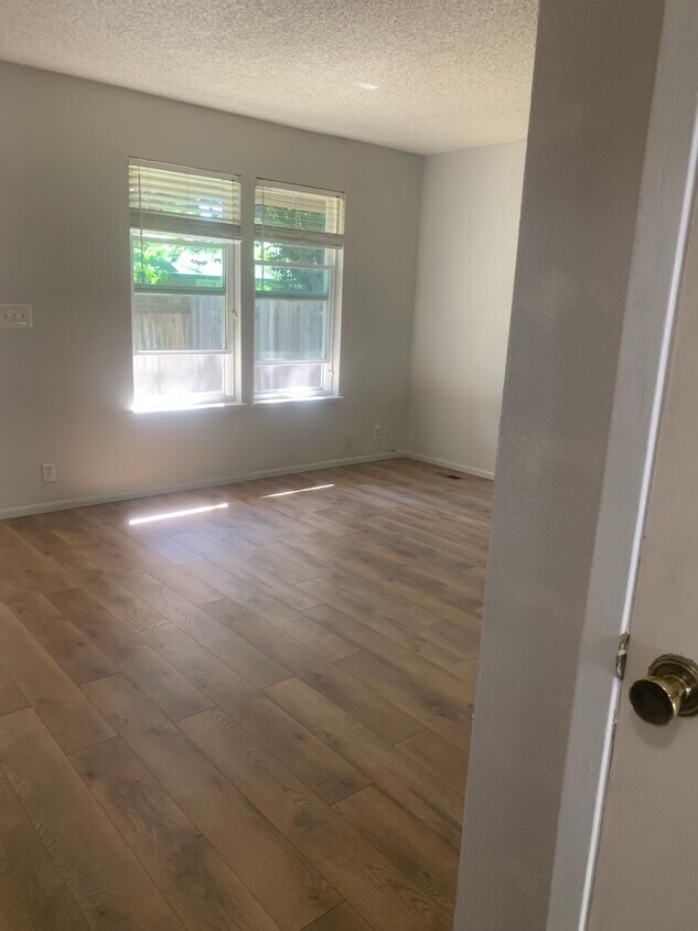 Foto principal - 8757 E Roundtree Ave