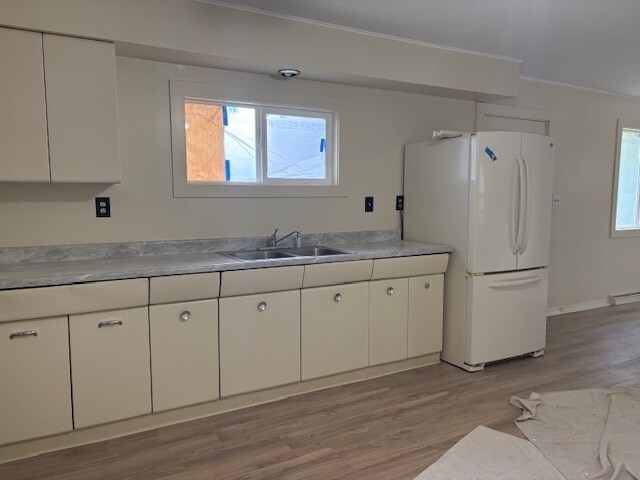 Foto del edificio - New laminate flooring and windows