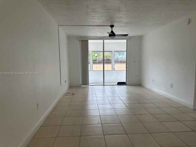 Foto del edificio - 7300 NW 17th St