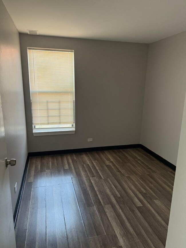 Building Photo - 4 bedroom in Chicago IL 60612