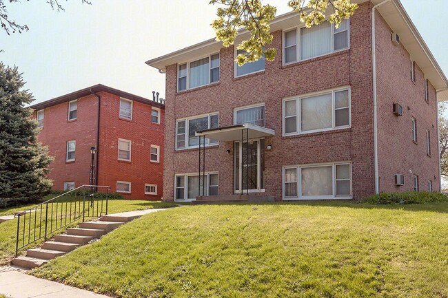 Building Photo - 4611 Cooper Ave