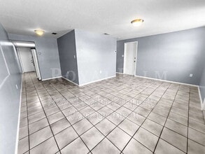 Building Photo - 6617 Warwick Cir