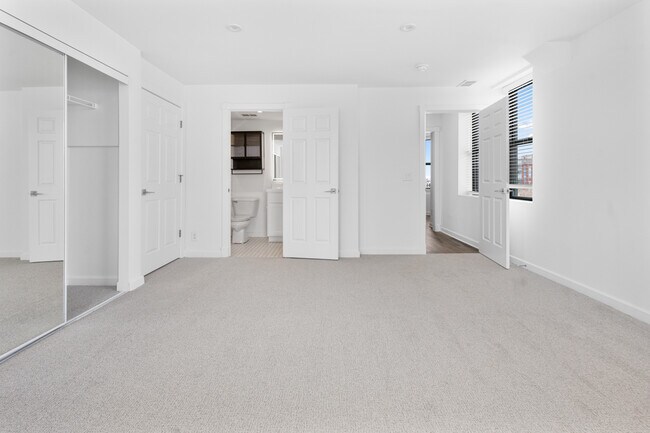 Dormitorio continental - The Continental Towers at Vermont Place