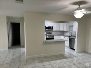 Building Photo - 160 SE Lakehurst Dr