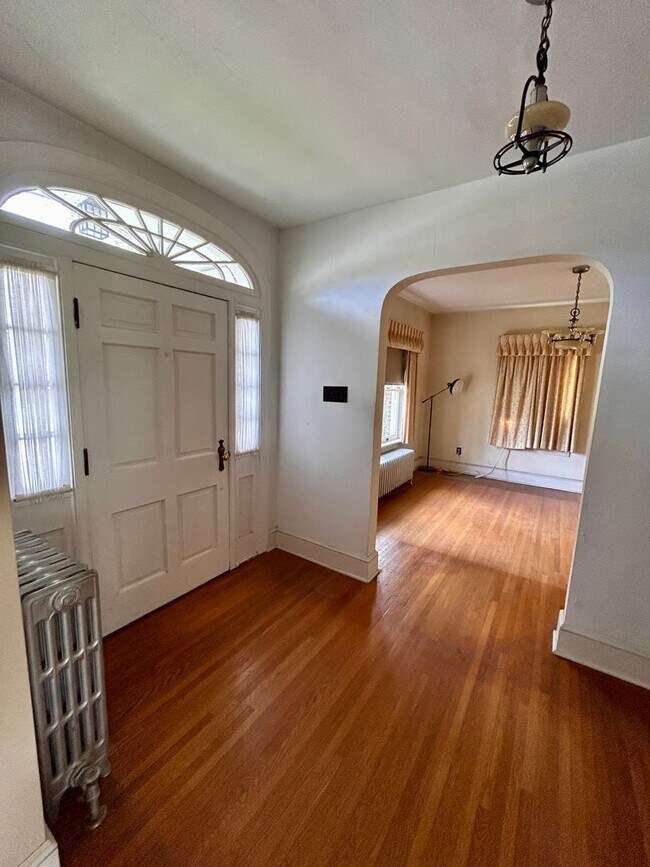 Building Photo - 3 Bed 2 Bath House In Hallam