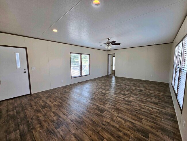 Foto del edificio - 709 N Collins Fwy