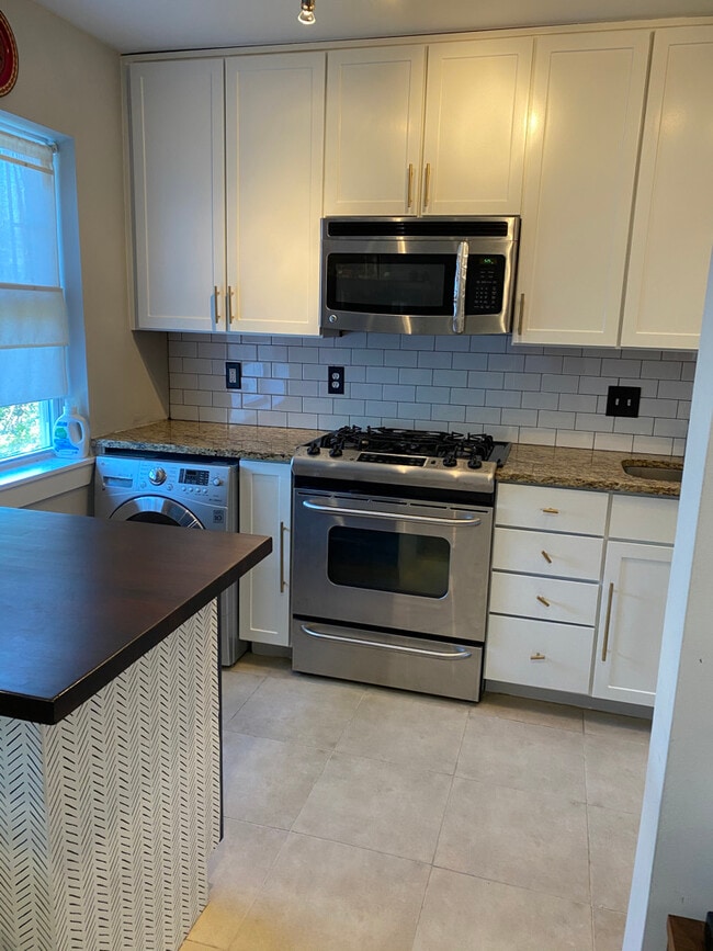 Cocina - 912 Shepherd St NW