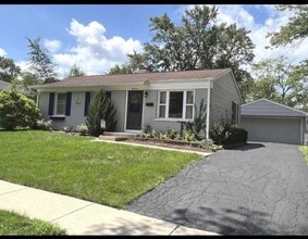 Building Photo - 324 Hiawatha Dr