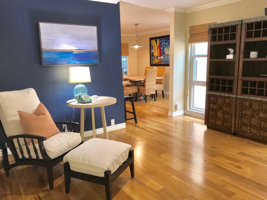Living - 1324 S Pacific St