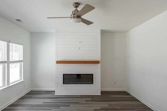 Foto del edificio - BRAND NEW SINGLE FAMILY HOME IN LOGANVILLE