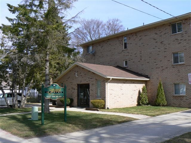 Photo du bâtiment - 176 Fergus St N