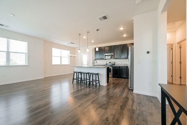 Building Photo - Luxury Top-Floor Condo in Highlands Ranch ...