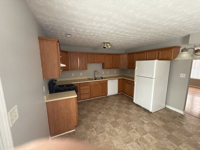 Building Photo - 112 Tanbark Dr