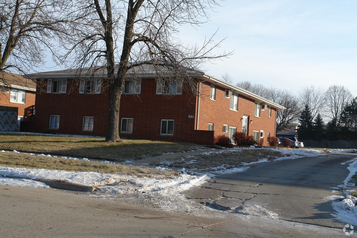Building Photo - 109 NW College Ave