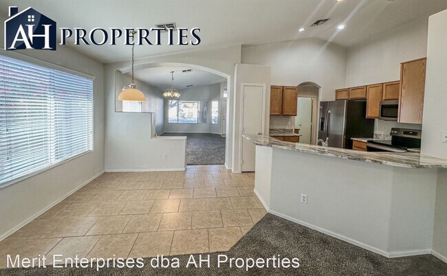 Foto del edificio - 4 br, 2 bath House - 8153 W CLARA LN