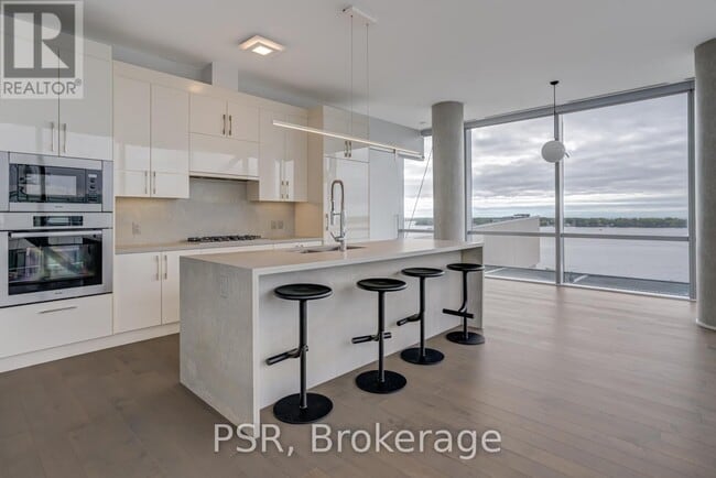 Building Photo - 39-1239 Queens Quay E