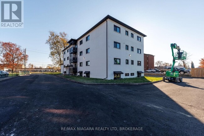 Building Photo - 141 Plymouth Rd