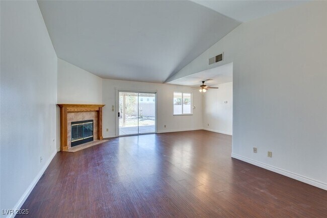 Foto del edificio - 5034 Lark Canyon Ct