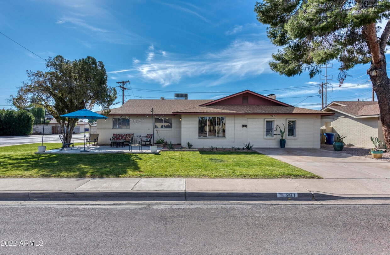 Primary Photo - 201 E Alameda Dr