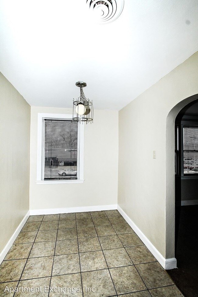 Foto del edificio - 305-311 S Florissant Rd