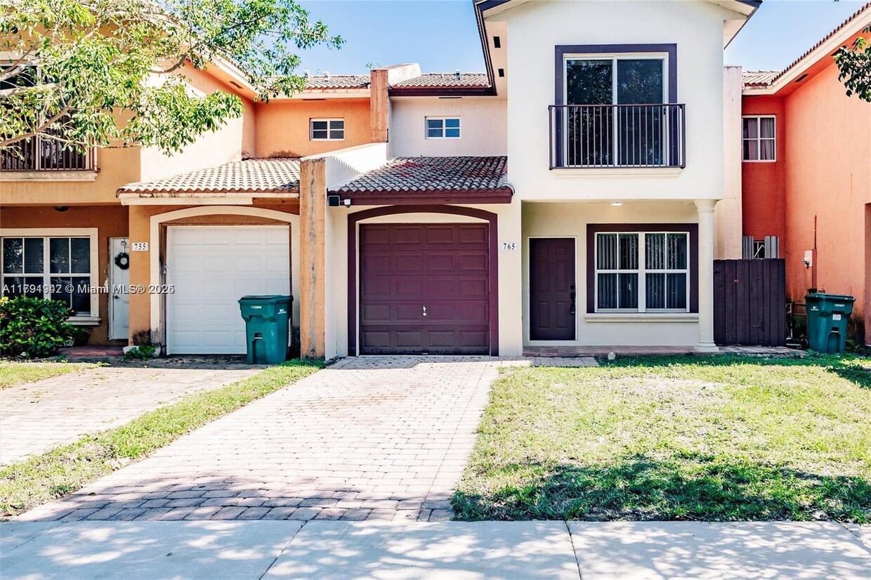 Foto principal - 765 SW 6th Ct