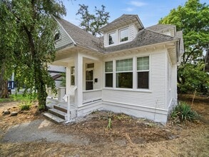 Building Photo - 728 E Indiana Ave