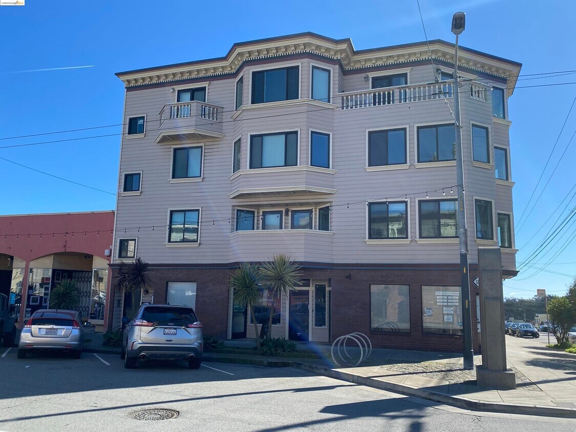 Primary Photo - 700 39th Ave