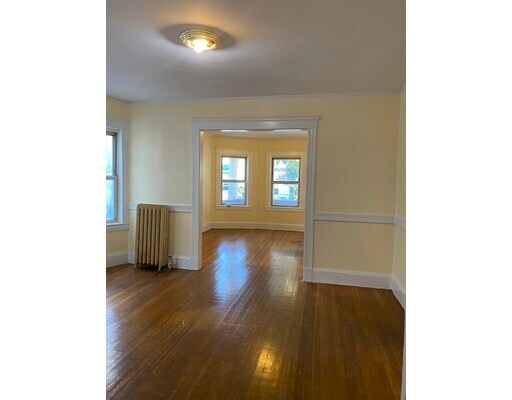 Building Photo - 84 River St