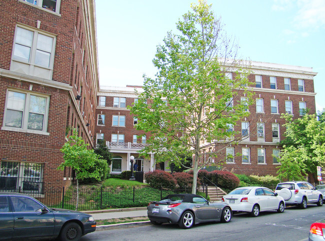 Primary Photo - Maycroft Apartments