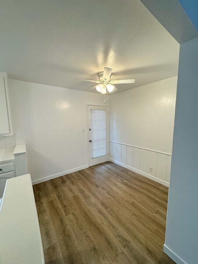 Dining Area - 4935 Whitsett Ave