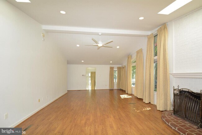 Building Photo - 3421 Gallows Rd