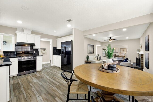 Building Photo - Charming Home In Fairfield - Available Now!