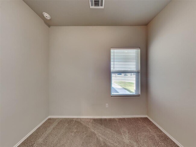 Building Photo - 5205 Sidesaddle Dr