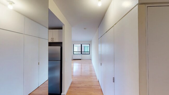Foto del edificio - 240 E 47th St