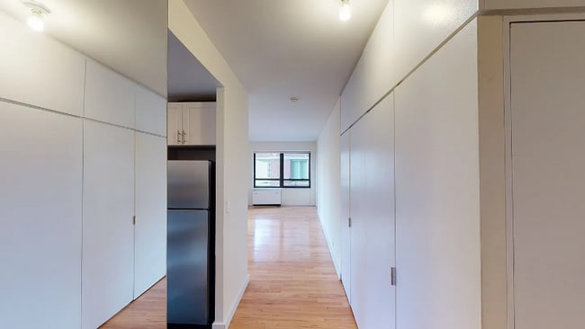 Building Photo - 240 E 47th St