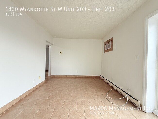 Photo du bâtiment - FULLY RENOVATED 1 BED/ 1 BATH APARTMENT IN WEST WINDSOR + HYDRO
