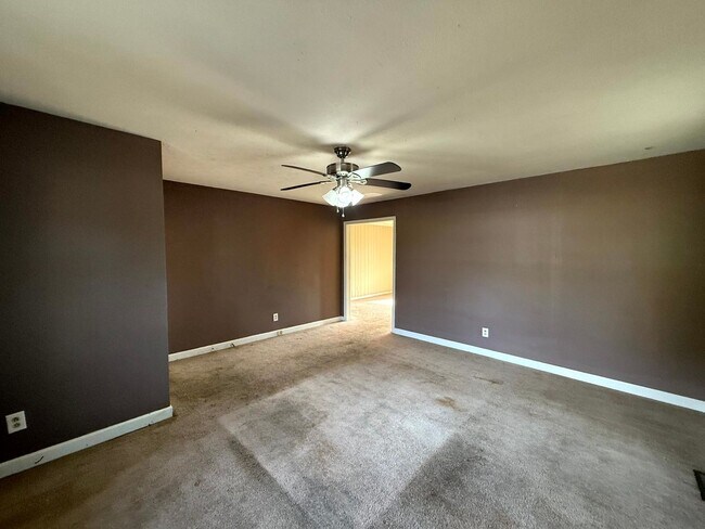 Foto del edificio - 2109 Lombardy Dr