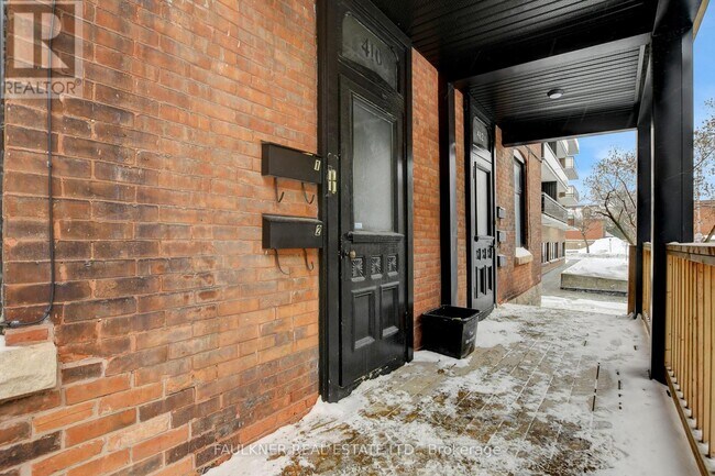 Photo du bâtiment - 412 Lewis St