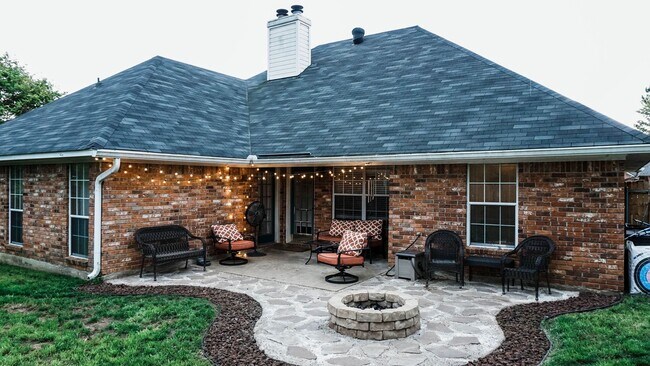 Foto del edificio - 3 Bedroom 2 Baths 2000 sq/ft in Stockwell