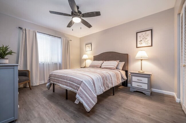 Building Photo - 2300 SW 43rd St