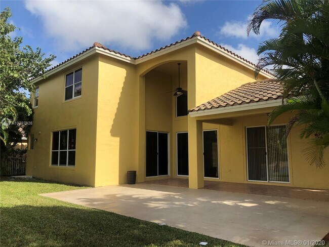 Building Photo - 740 SW 191st Ave